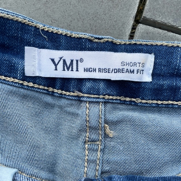 YMI High Rise Dream Fit Distressed Denim Shorts Sz 9/29 Waist - Picture 4 of 4